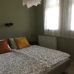 Apartmanhaz *