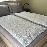 Apartmanhaz *