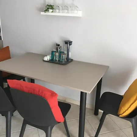 Apartmanhaz * בלטונללה