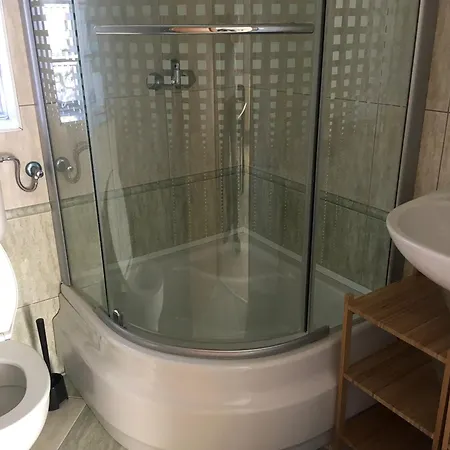 Apartman Apartmanhaz *