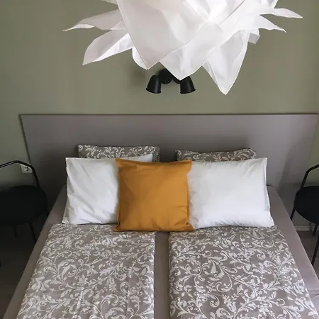 Apartman Apartmanhaz *