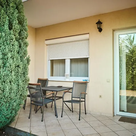 Apartmanhaz בלטונללה