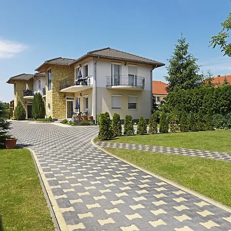 Apartman Apartmanhaz *